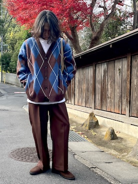 「BEAMS（ビームス）のアイテム（スリッポン）」を使った、だーたか夫妻さん（メンズ・168cm）の冬コーディネート