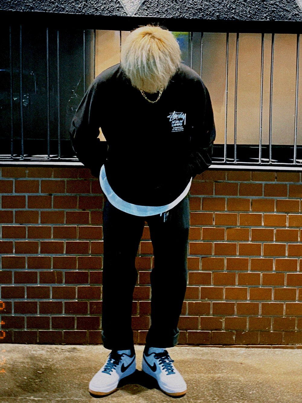 「ストリートコーデ、ラブアンドピース2021、オーバーサイズ、NIKE、stussy、Paragraph、carhartt、nikebyyou、ファッションの力を信じよう、おしゃれさんと繋がりたい」｜「CarharttのMaster Pant XXV - Legacy Grey（パンツ、その他）」を使った、しゅへさん（メンズ・165cm）の秋コーディネートの1枚目の写真