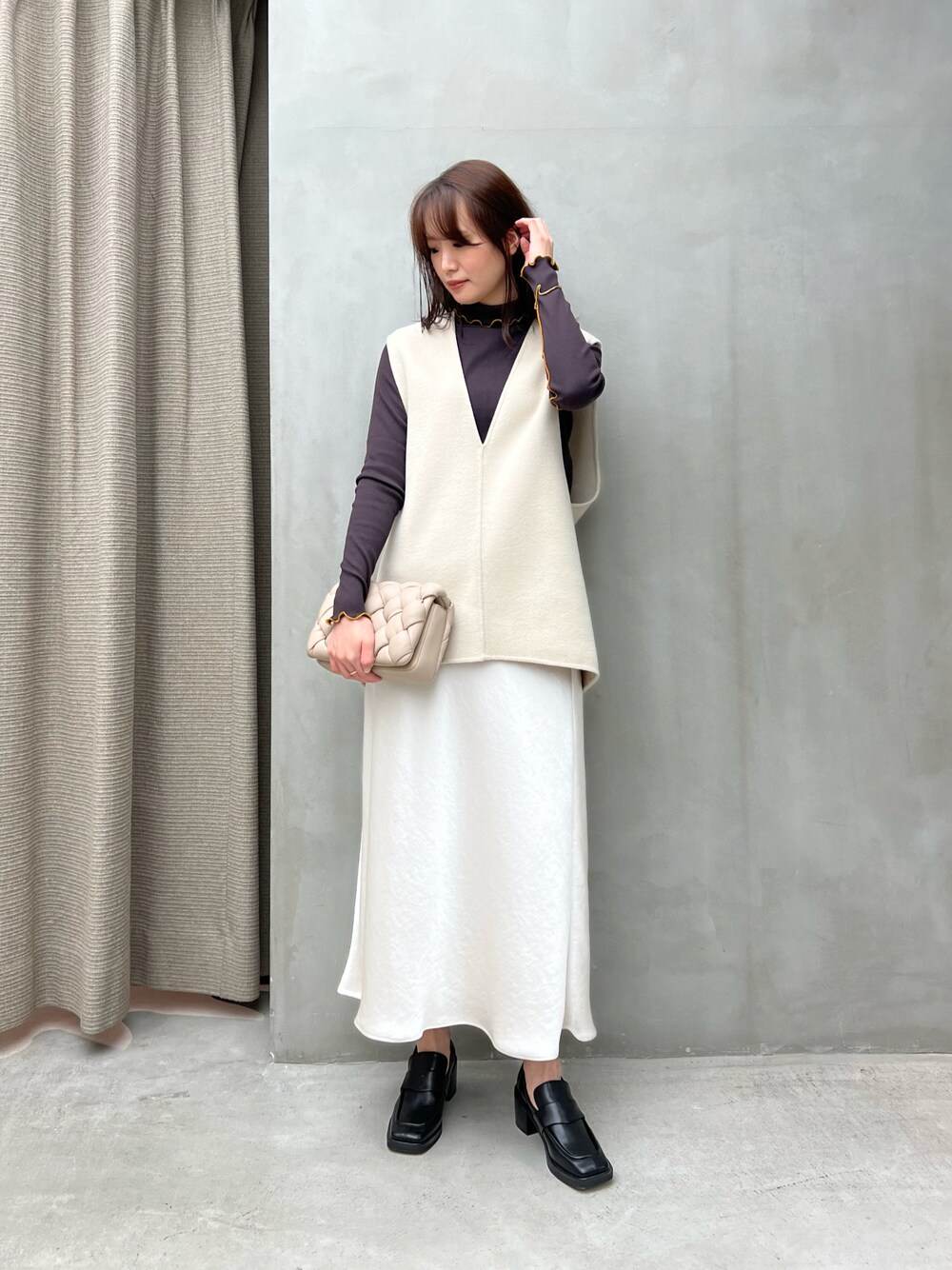 リバーVネックベストを使った人気ファッションコーディネート - WEAR