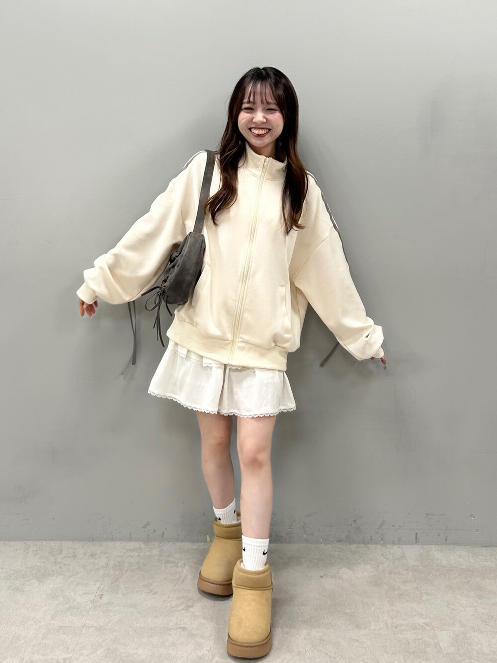 「お出かけコーデ、秋服準備はじめました、秋服コーデ、シンプルスタイル、ムートンブーツ、ベージュ、カジュアル、カジュアルガーリー、レース、リボン、骨格ウェーブ、低身長、低身長女子、淡色コーデ、いいね、save、フォローお願いします🤑」｜「OLIVE des OLIVEのムートンブーツ　1042130030（ブーツ、ベージュ系）」を使った、Yu.さん（骨格ウェーブ・レディース・150cm）の夏コーディネートの1枚目の写真