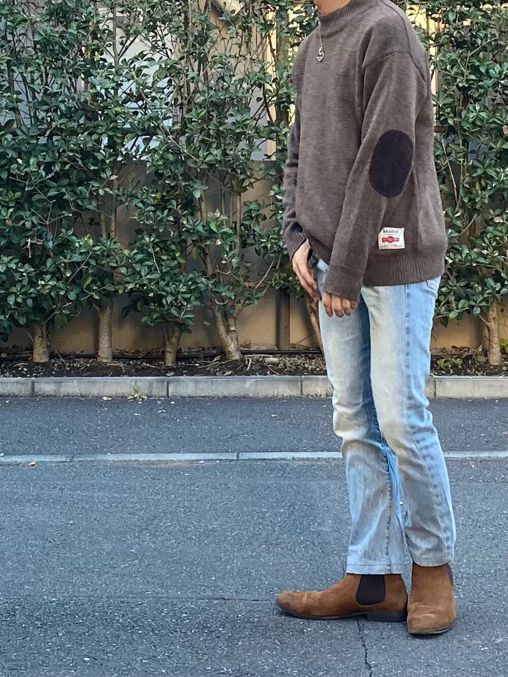 「大人カジュアル、大人コーデ、秋冬コーデ、ブラウン、きれいめカジュアル、古着コーデ、デニムパンツ、ニット、休日スタイル、秋コーデ、タートルネック」｜「BASQUE magentaの【BASQUE -enthusiastic design-】オーバーサイズ モックネック ニット セーター（ニット/セーター、ブラウン系）」を使った、Takaさん（メンズ・171cm）の秋コーディネートの1枚目の写真