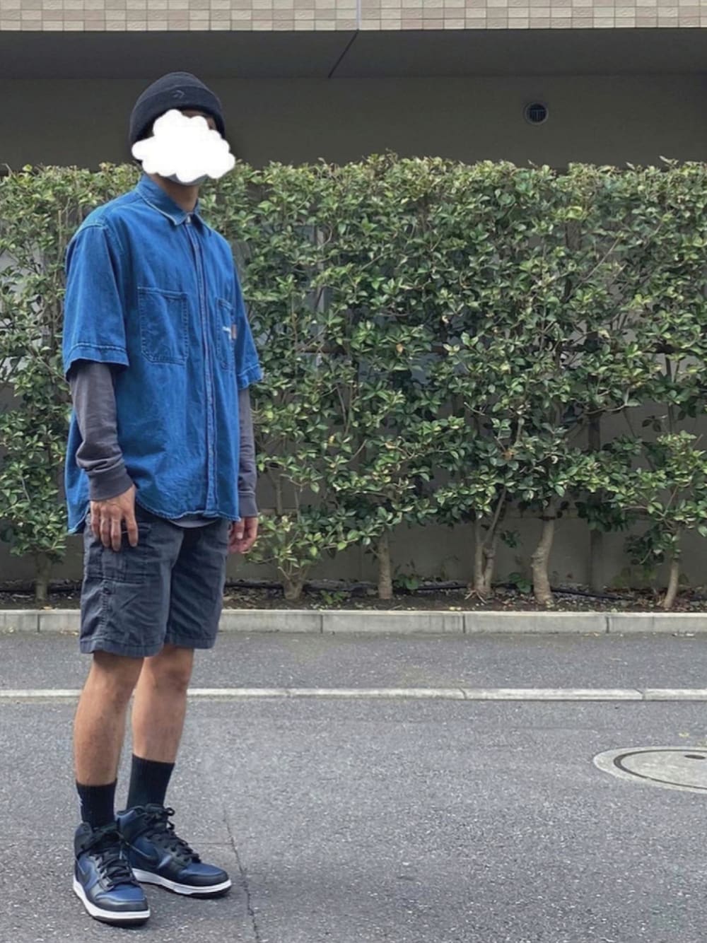 「NIKE、ストリート、オーバーサイズ、大人カジュアル、ユニクロ、カーゴパンツ、休日スタイル、ビックシルエット、モノトーンコーデ、シャツコーデ、カジュアルコーデ、お洒落さんとつながりたい、いいね、save、フォローお願いします🤑、だから秋服が好き、ハイカットスニーカー」｜「GUのアイテム（シャツ/ブラウス、ブルー系）」を使った、Takaさん（メンズ・171cm）の秋コーディネートの1枚目の写真