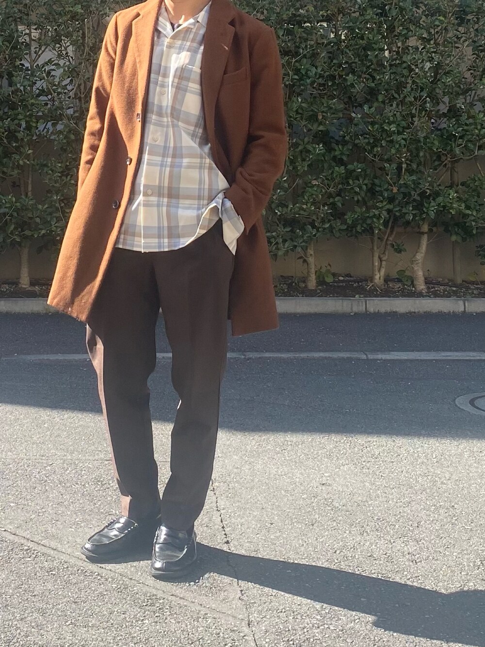 「チェック、カジュアル、チェックシャツ、ローファー、秋のコーデ、モノトーン、レイヤードスタイル、GU、プチプラ、大人コーデ、きれいめカジュアル、シンプルコーデ、シャツスタイル、おしゃれさんと繋がりたい、チェック柄に恋してる」｜「GUのアイテム（シャツ/ブラウス、ベージュ系）」を使った、Takaさん（メンズ・171cm）の秋コーディネートの1枚目の写真