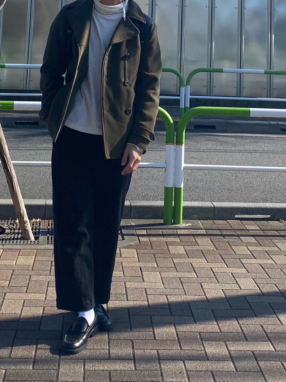 「休日スタイル、おしゃれさんと繋がりたい、カジュアルコーデ、大人コーデ、オトナカジュアル、プチプラ、ワイドパンツ、UNIQLO、いいね、save、フォローお願いします🤑」｜「UNIQLOのアイテム（Tシャツ/カットソー、ホワイト系）」を使った、Takaさん（メンズ・171cm）の冬コーディネートの1枚目の写真