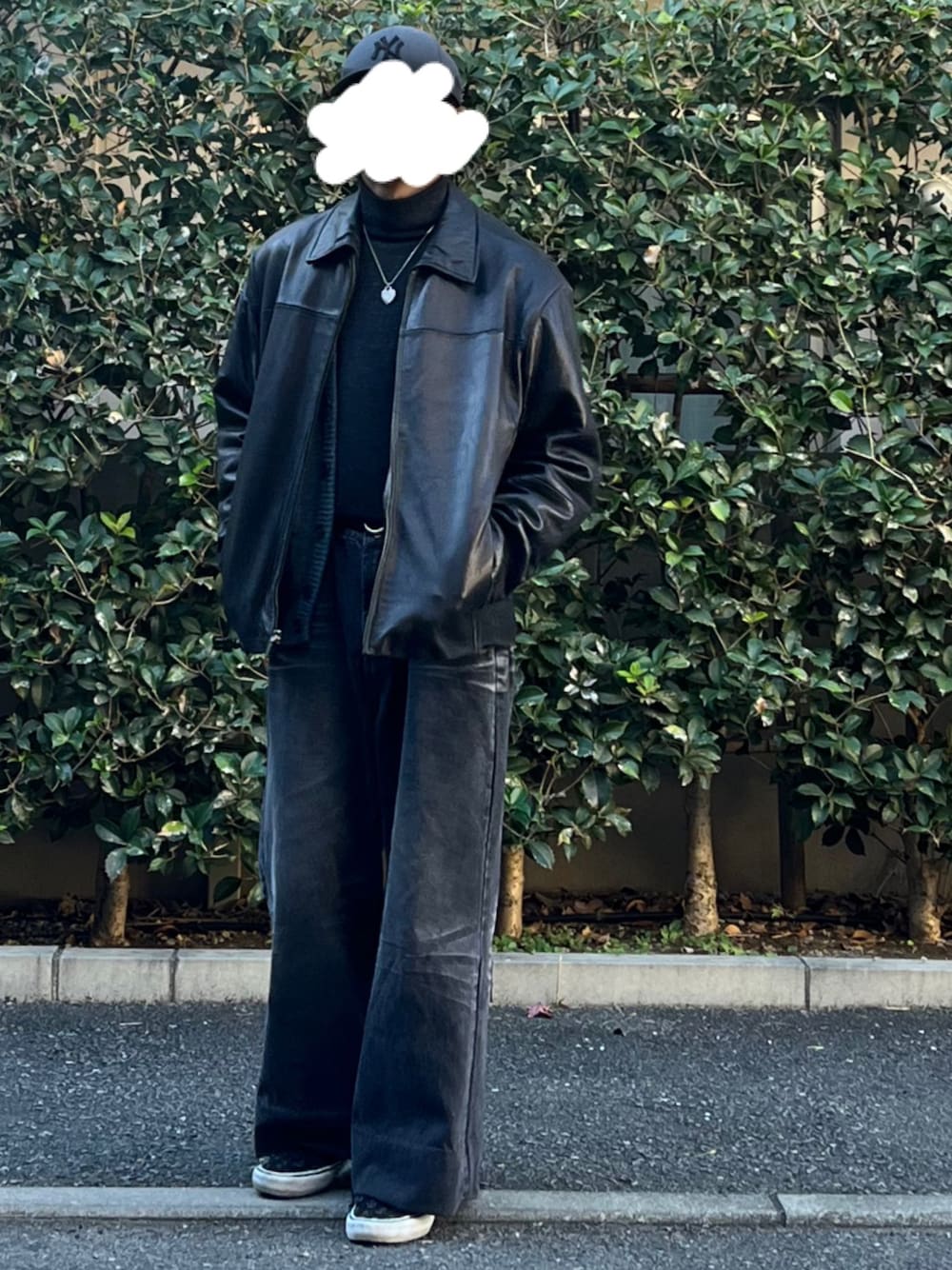 「冬のコーデ、メンズファッション、大人コーデ、ワイドパンツ、フレアパンツ、ニット、マイベストコーデ2023、ファッションを楽しもう、タートルネック、淡色コーデ」｜「UNIQLOのアイテム（ニット/セーター、グレー系）」を使った、Takaさん（メンズ・171cm）の冬コーディネートの1枚目の写真