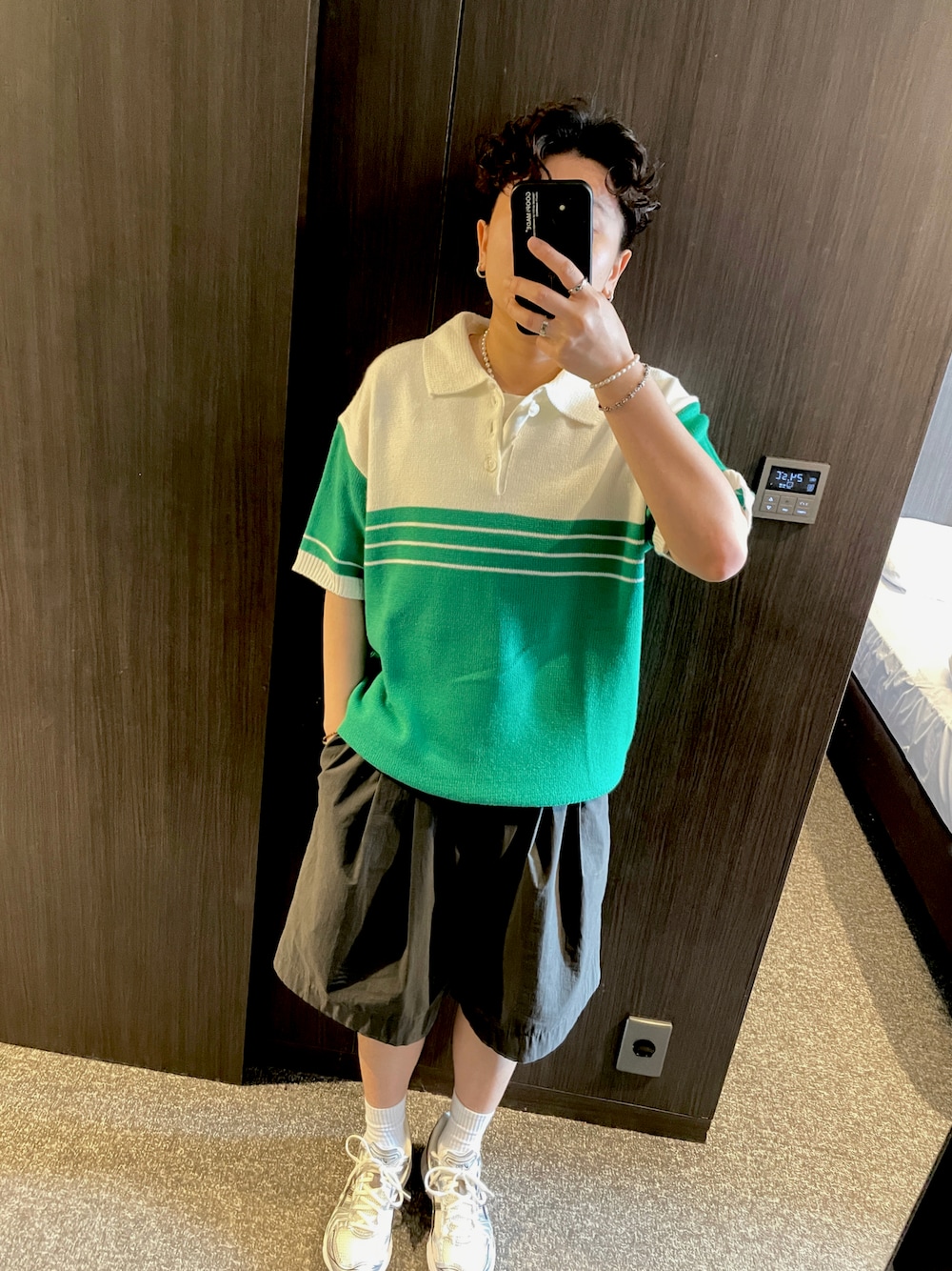 「秋のコーデ、ootd、ootdtw、korea、160cm、シンプルスタイル、秋ファッション」｜「koreaのアイテム（ニット/セーター、グリーン系）」を使った、陳亭さん（メンズ・160cm）の秋コーディネートの1枚目の写真
