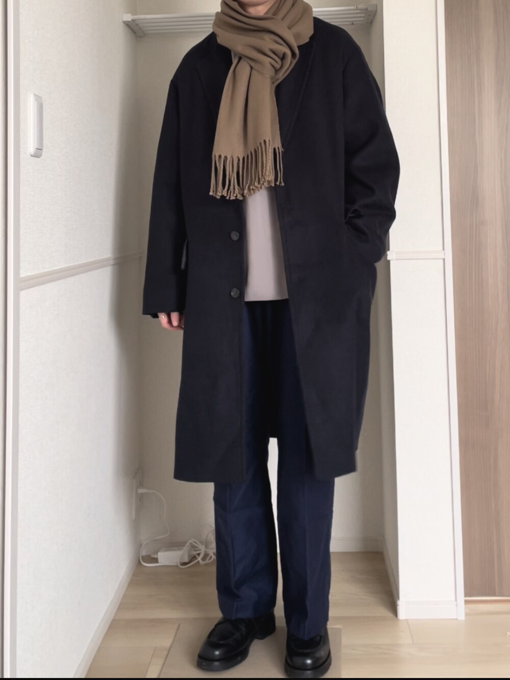 「チェスターコート、マフラー、スラックス、ワイドパンツ、KLEMAN、オーバーサイズ、WYM、SENSE OF PLACE by URBAN RESEAR、GU、プチプラ」｜「WYM LIDNMのPE MELTON WIDE CHESTER COAT（チェスターコート、ブルー系）」を使った、komさん（メンズ・175cm）の冬コーディネートの1枚目の写真