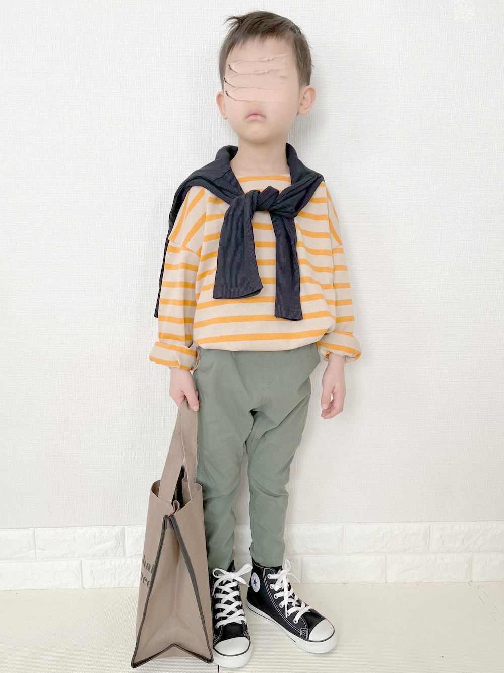 「肩掛けカーデ、休日スタイル、キッズファッション、男の子コーデ、スニーカーコーデ、おしゃれさんと繋がりたい、春コーデ、男の子、LOWRYSFARM」｜「LOWRYS FARMのオーガニックボーダーＬＳ　264184（Tシャツ/カットソー、オレンジ系）」を使った、ぽん‪‪☺︎‬さん（キッズ・100cm）の春コーディネートの1枚目の写真