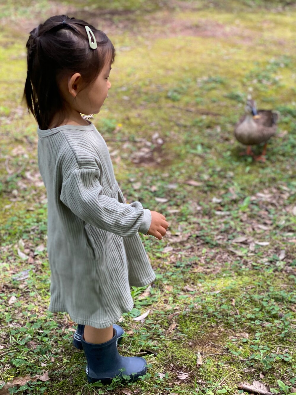 「2歳、女の子、ワンピース、雨の日コーデ、BREEZE、パステルカラー、グリーン、長靴」｜「BREEZEのアイテム（ワンピース、グリーン系）」を使った、manjuさん（キッズ・90cm）の夏コーディネートの1枚目の写真