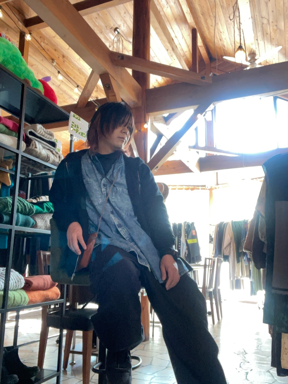 「stussy、カジュアル、カーゴパンツ、ブラック」｜「STUSSYのBasic Stussy Zip Hood（パーカー、ブラック系）」を使った、minoさん（メンズ・178cm）の冬コーディネートの1枚目の写真