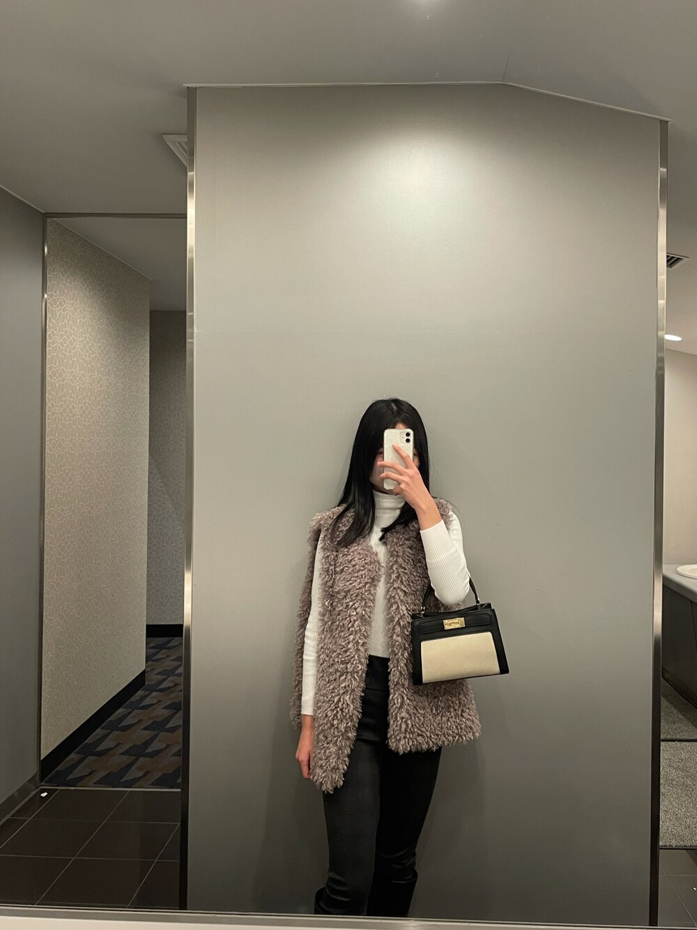 「GRL、レトロガール、ファーベスト」｜「RETRO GIRLのラバーソールロングブーツ（ブーツ、ブラック系）」を使った、Lara♡さん（レディース・158cm）の冬コーディネートの1枚目の写真