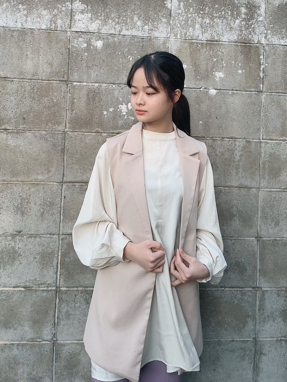 「grlコーデ、春コーデ」｜「GRLの前後2Wayブライトサテンチュニック（チュニック、ベージュ系）」を使った、Lara♡さん（レディース・158cm）の春コーディネートの1枚目の写真