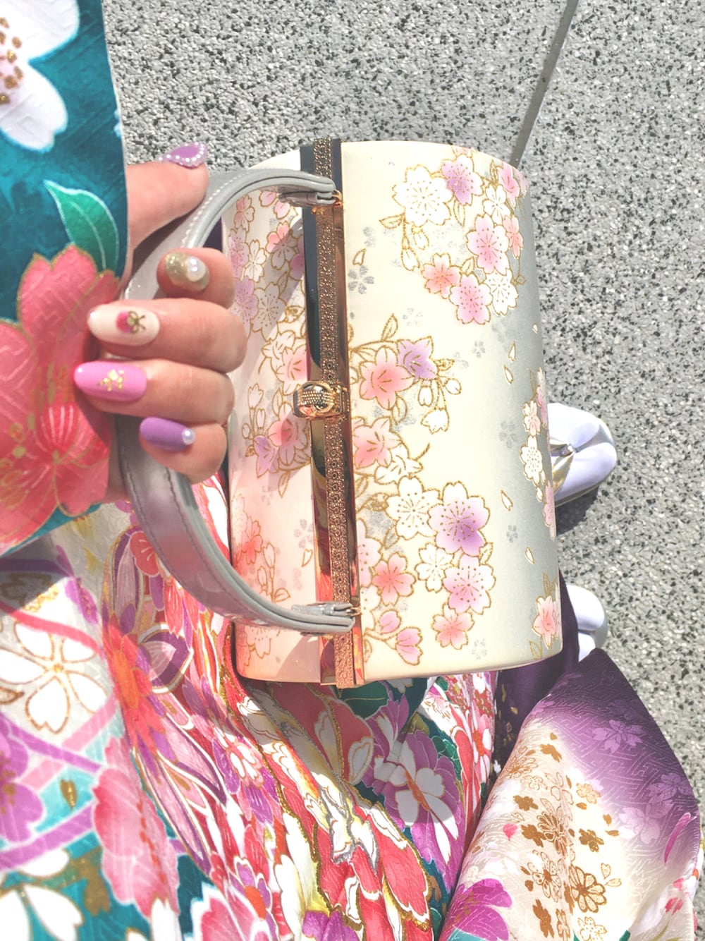 「成人式、ネイル、振袖、kimono、Japan、floral、20歳、ネイルチップ、ネイルデザイン、nail」｜「さがの館のアイテム（着物、グリーン系）」を使った、みれいさん（レディース・147cm）の秋コーディネートの1枚目の写真