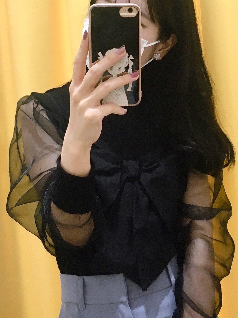 「低身長、低身長コーデ、パフスリーブ、チュールトップス、チュール、ビスチェ、リボン、レイヤードスタイル、レイヤード、カラーパンツ、ストレートパンツ、黒髪、シースルー」｜「H&Mのアイテム（Tシャツ/カットソー、ブラック系）」を使った、みれいさん（レディース・147cm）の秋コーディネートの1枚目の写真