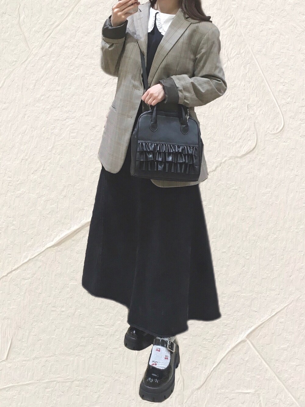 「低身長、低身長コーデ、merry jenny、メリージェニー、GU、GUコーデ、メンズアイテム、ジャケット、ジャケットスタイル、ZARA、デニムスカート、ブラックデニム、厚底シューズ、ビッグカラー、ガーリーコーデ」｜「GUのアイテム（テーラードジャケット、ベージュ系）」を使った、みれいさん（レディース・147cm）の秋コーディネートの1枚目の写真