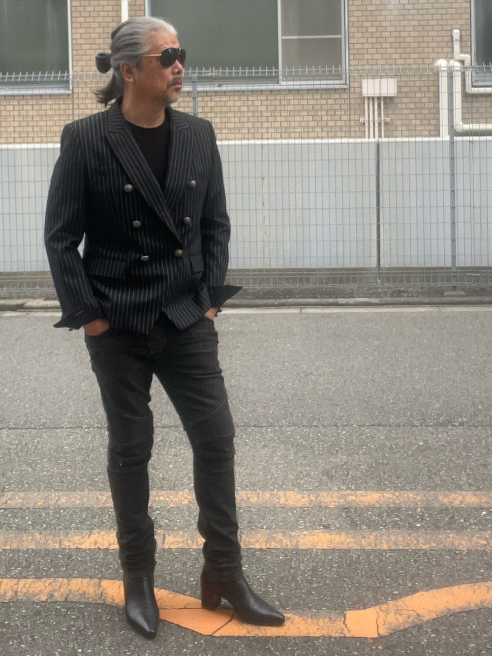 BALMAINのテーラードジャケットを使った人気ファッション