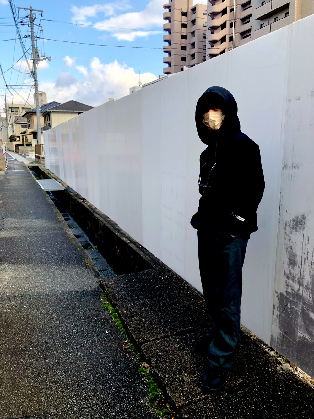 「Ellno Losetのエルノロゼットビッグパーカー（パーカー、ブラック系）」を使った、shさん（メンズ・165cm）の冬コーディネートの1枚目の写真