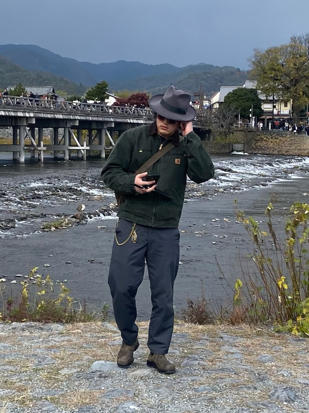 「アメカジ、carhartt、デトロイトジャケット、ブランドストーン、ステットソン」｜「STETSONのアイテム（ハット、グレー系）」を使った、おくらさん（メンズ・183cm）の春コーディネートの1枚目の写真