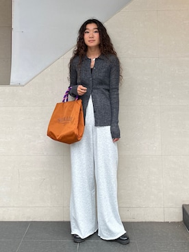 「SHIPS（シップス）のアイテム（トートバッグ）」を使った、榎本さん（レディース・156cm）の秋コーディネート