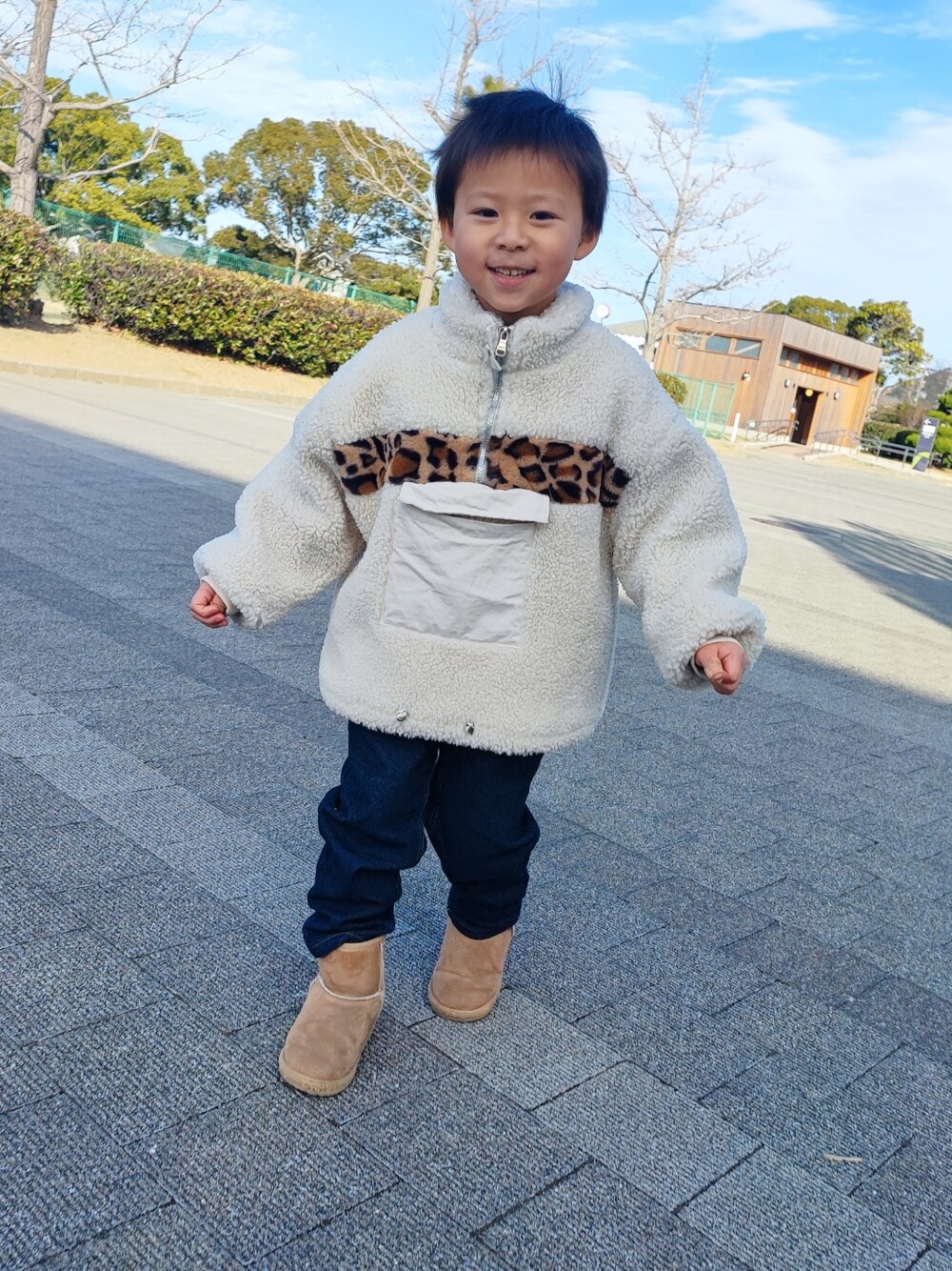 「休日コーデ、おしゃれさんと繋がりたい、シンプルコーデ、今日のコーデ、秋冬コーデ、プチプラコーデ、おでかけコーデ」｜「しまむらのアイテム（デニムパンツ、ブルー系）」を使った、ao6yuu9さん（キッズ・110cm）の冬コーディネートの1枚目の写真