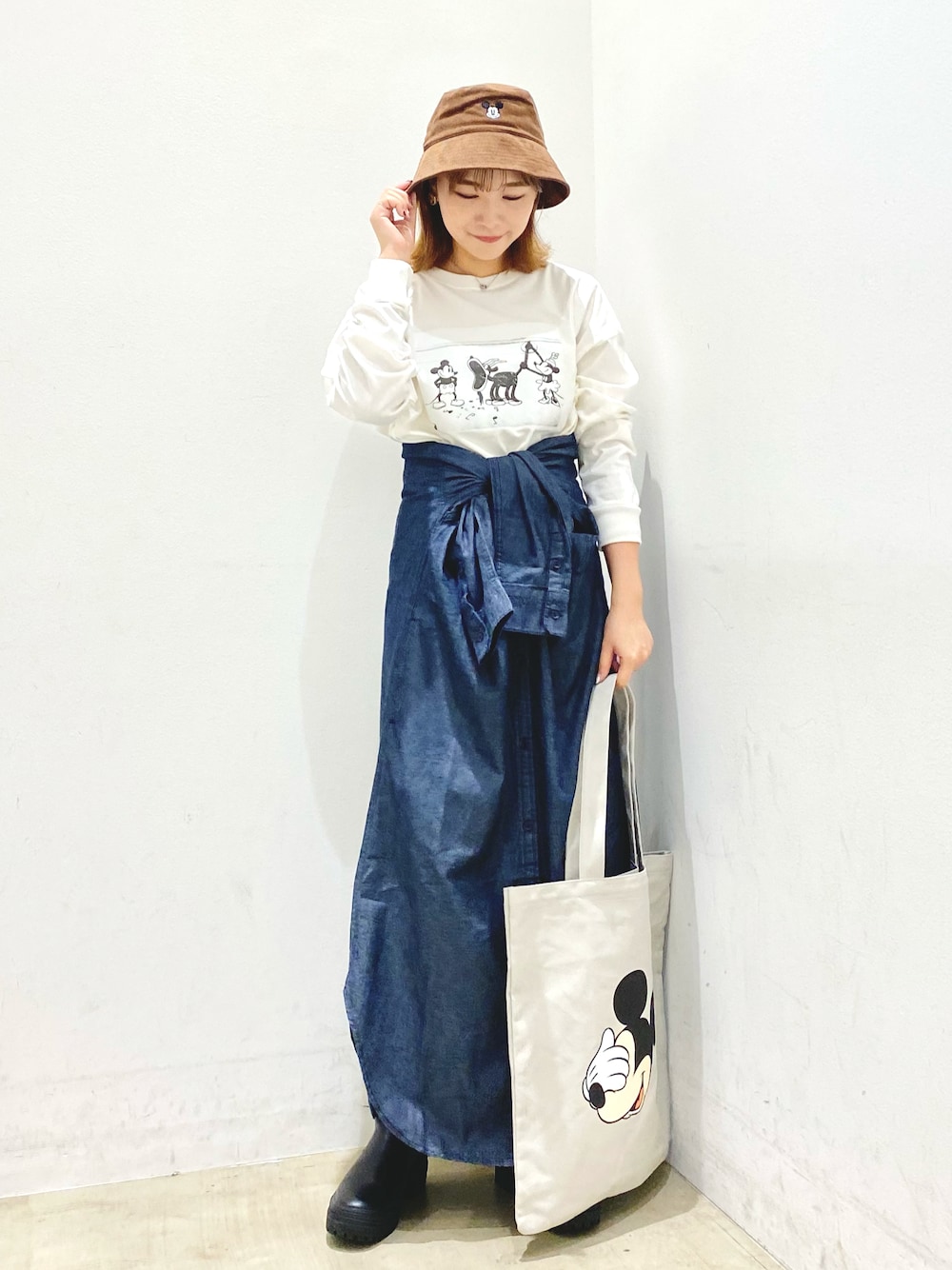 「AMERICAN HOLICのカジュアルシャツワンピース（シャツワンピース、ブルー系）」を使った、アヤ.さん（レディース・163cm）の冬コーディネートの1枚目の写真