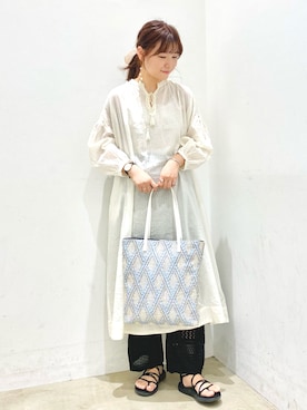 「teva」｜「アイテム（トートバッグ）」を使った、アヤ.さん（レディース・163cm）の秋コーディネート