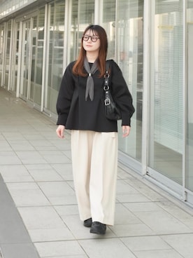 「selle glant（セレグランテ）のSIDE DESIGN TUCK HALF MOON BAG/サイドデザインタックハーフムーンバッグ（ハンドバッグ、ブラック系）」を使った、eriさん（レディース・150cm）の春コーディネート