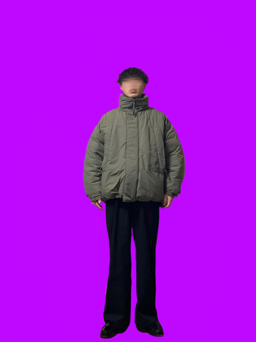 「大学生、ローファー、モンスターパーカー、スラックス」｜「MASONPRINCEの【M.P Studios】【2021AW】1 tuck wide slacks SK2050（スラックス、ブラック系）」を使った、ライマンさん（メンズ・176cm）の冬コーディネートの1枚目の写真