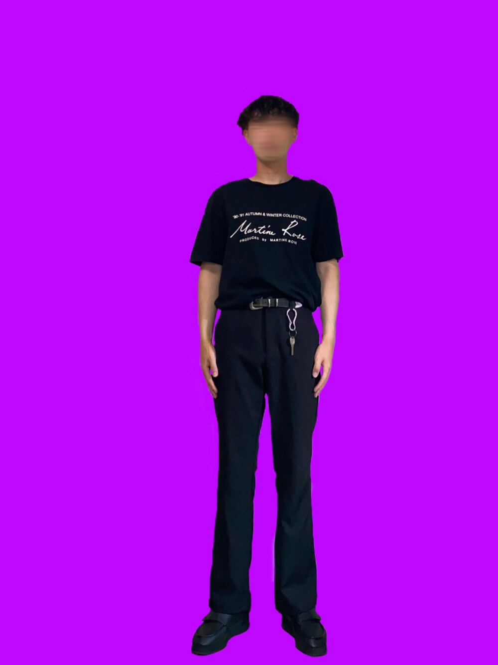 「大学生、オールブラック、ローファー、フレアパンツ、マーティンローズ」｜「MARTINE ROSEの【MARTINE ROSE / マーティンローズ】 CLASSIC SS T-SH（Tシャツ/カットソー、ブラック系）」を使った、ライマンさん（メンズ・176cm）の秋コーディネートの1枚目の写真
