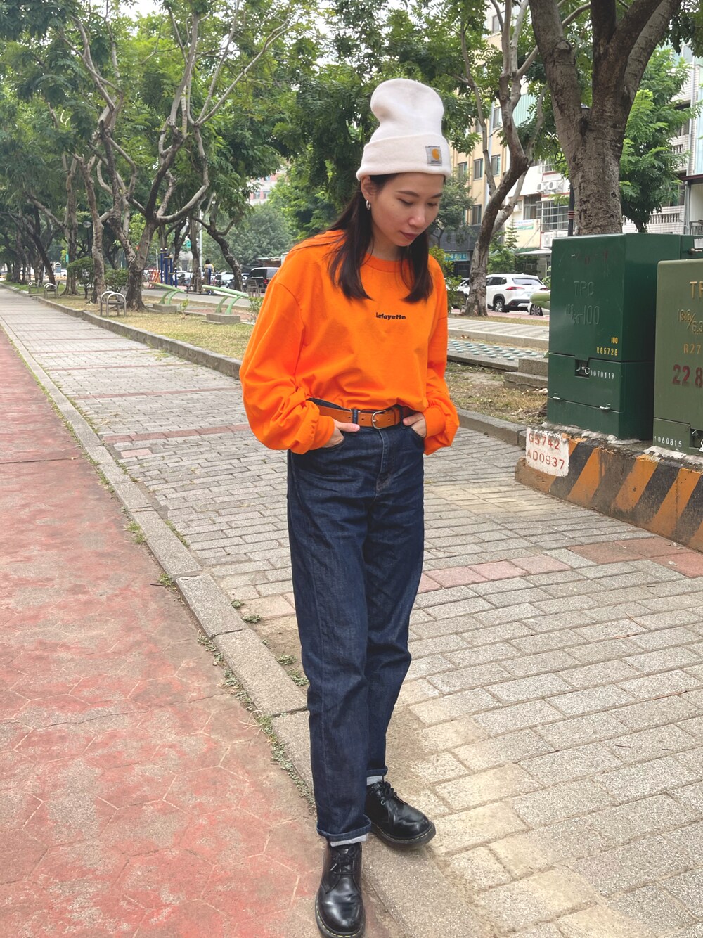 「ootd、spring」｜「Carharttのアイテム（ニットキャップ/ビーニー、ホワイト系）」を使った、瑋瑋WEWEさん（レディース・156cm）の秋コーディネートの1枚目の写真