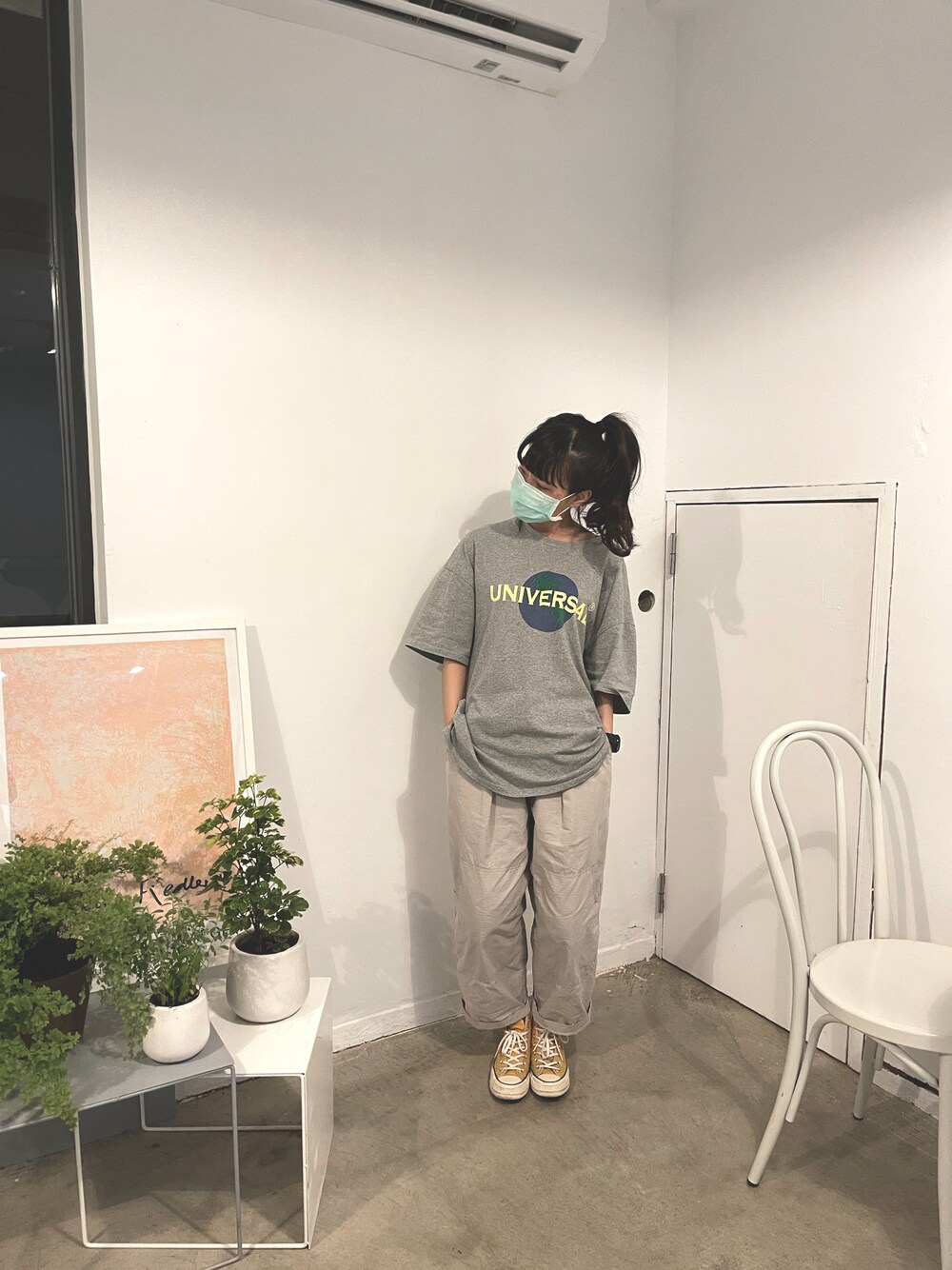 「giocoso、pasta、ootd、街頭穿搭」｜「no brandのアイテム（Tシャツ/カットソー、グレー系）」を使った、瑋瑋WEWEさん（レディース・156cm）の秋コーディネートの1枚目の写真