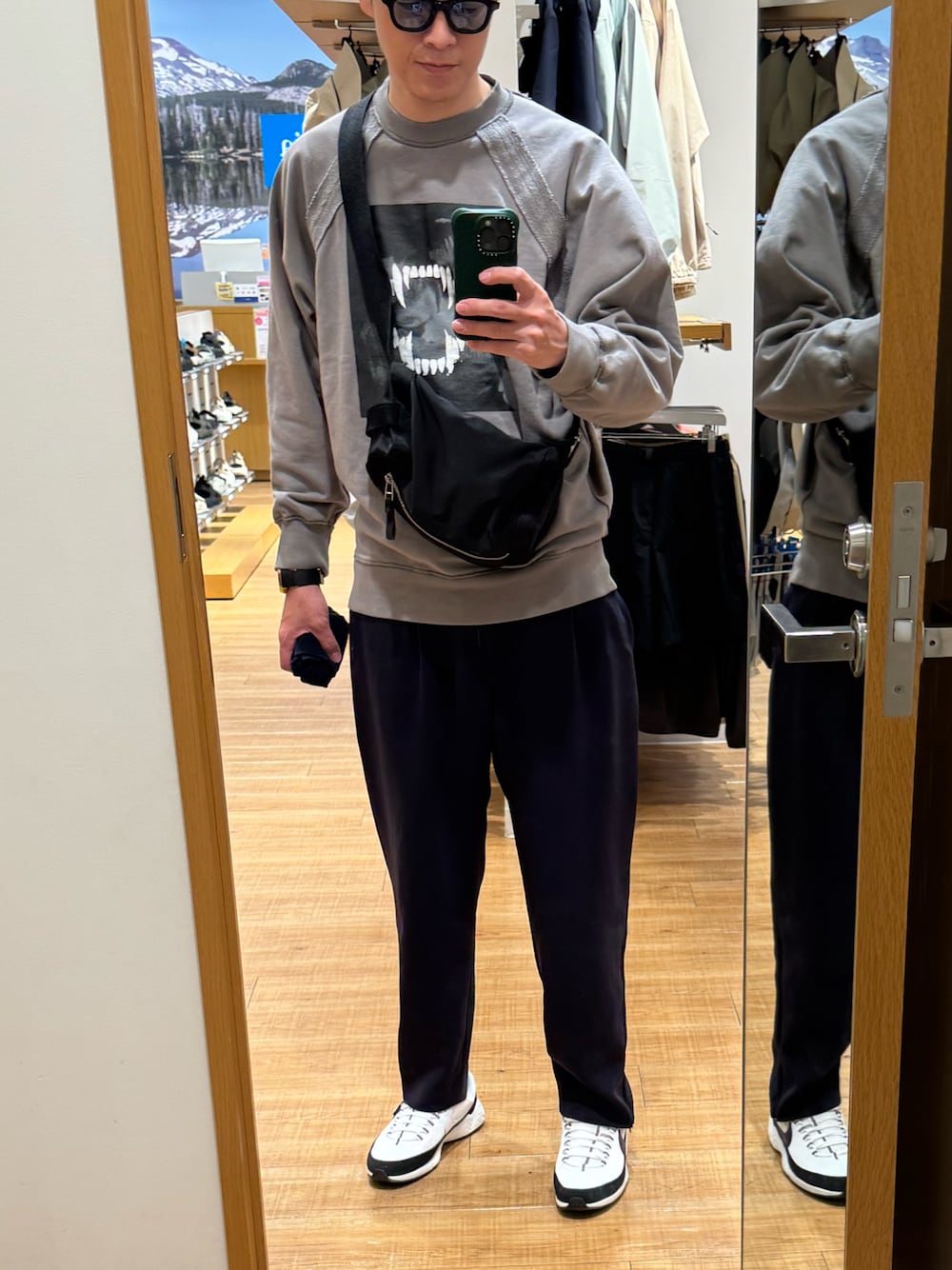 「UNDERCOVERのUP1E4807-1（スウェット、グレー系）」を使った、T.O. さん（メンズ・181cm）の春コーディネートの1枚目の写真