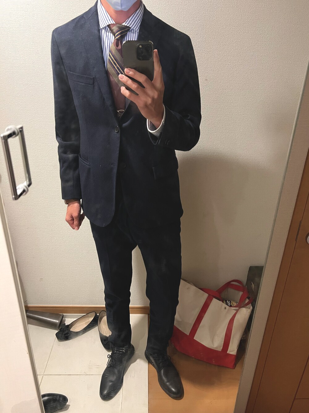 「BEAUTY&YOUTH UNITED ARROWSのBY サキソニー ノープリーツ パンツ（スラックス、ブルー系）」を使った、T.O. さん（メンズ・181cm）の冬コーディネートの1枚目の写真