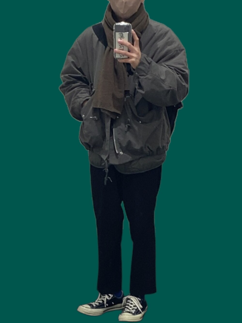 「休日スタイル、冬コーデ、お洒落さんとつながりたい、カジュアルコーデ、コンバース、ARC'TERYX、WYM、crepuscule、ミリタリー、ootd、大人コーデ、ユニクロ、UNIQLO、低身長、低身長コーデ」｜「crepusculeのアイテム（マフラー、ブラウン系）」を使った、リョウさん（メンズ・163cm）の冬コーディネートの1枚目の写真