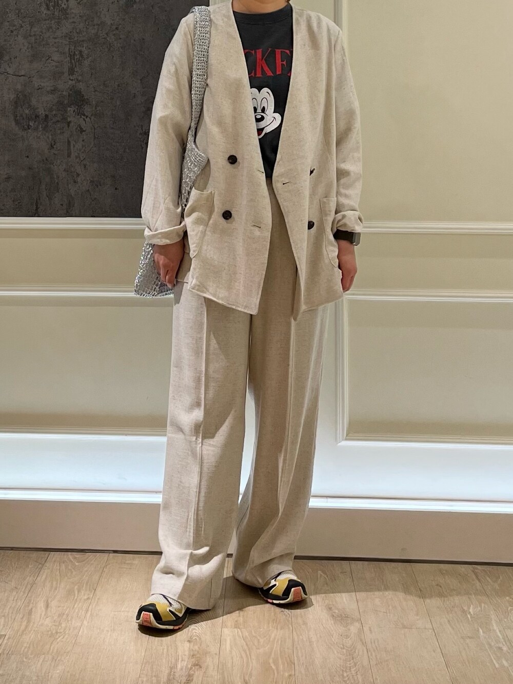 「セットアップ、セットアップスタイル、ジャケット、ジャケットスタイル、Tシャツ、パンツスタイル、パンツコーデ、春、シンプルスタイル、スニーカーコーデ」｜「GOOD ROCK SPEEDの【GOOD ROCK SPEED/グッドロックスピード】別注ミッキー / プリント / 半袖Tシャツ / MICKEY（Tシャツ/カットソー、ブラック系）」を使った、Hayashida さん（レディース・162cm）の春コーディネートの1枚目の写真