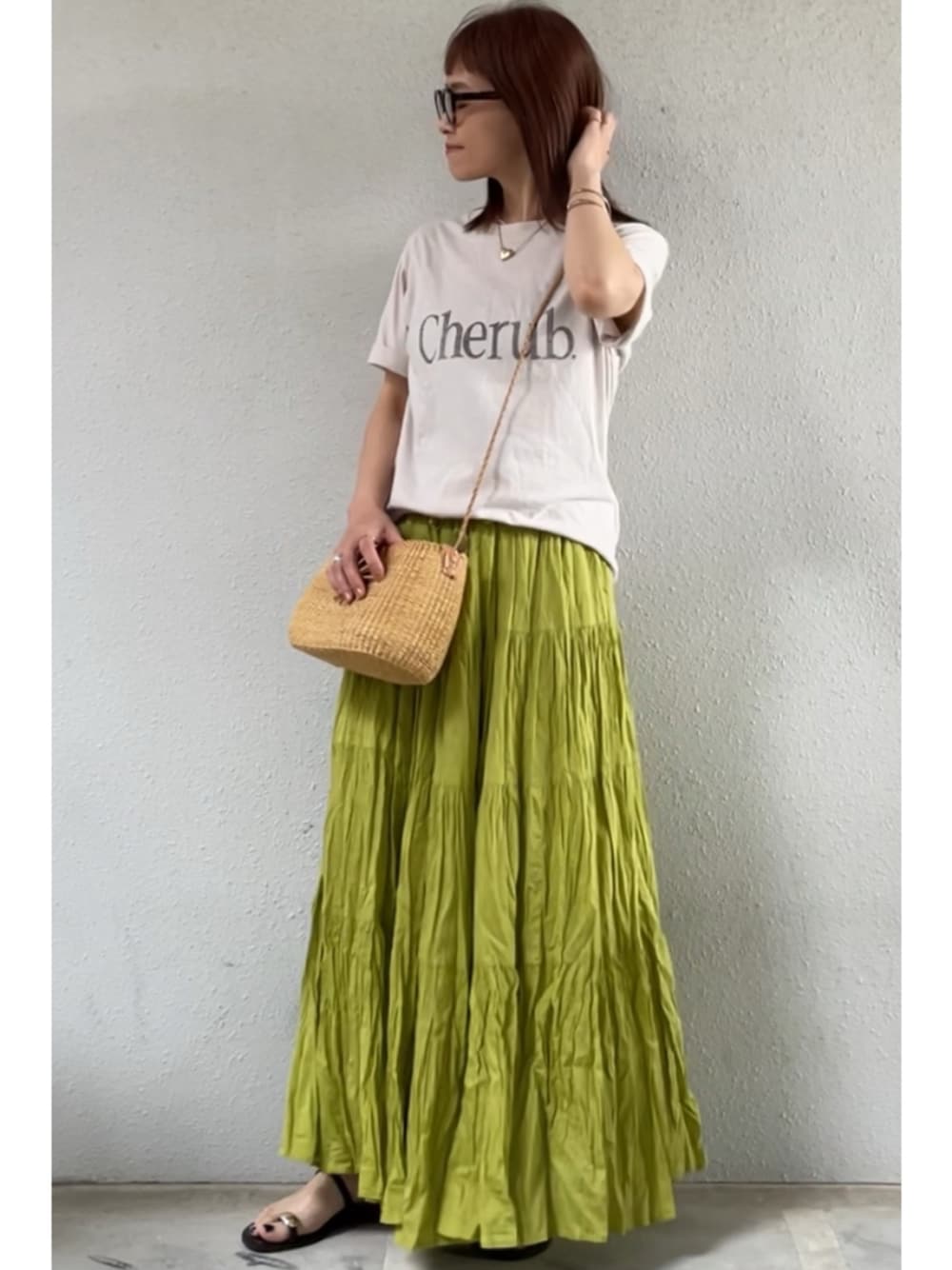 「夏だ！Tシャツ着よう！、夏服、シンプルスタイル、大人コーデ、低身長女子、イエベ、スカートコーデ、ティアードスカート、着回しコーデ、低身長コーデ」｜「SLOBE IENAのクリンクルティアードスカート（スカート、グリーン系）」を使った、tomoさん（レディース・153cm）の夏コーディネートの1枚目の写真