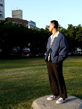 「oqLiq（オークリック）のアイテム（ノーカラージャケット）」を使った、秋やまさん（メンズ・178cm）の冬コーディネート