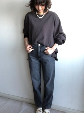 「オールグレー」｜「アイテム（デニムパンツ）」を使った、こっつんこーでさん（レディース・161cm）の春コーディネート