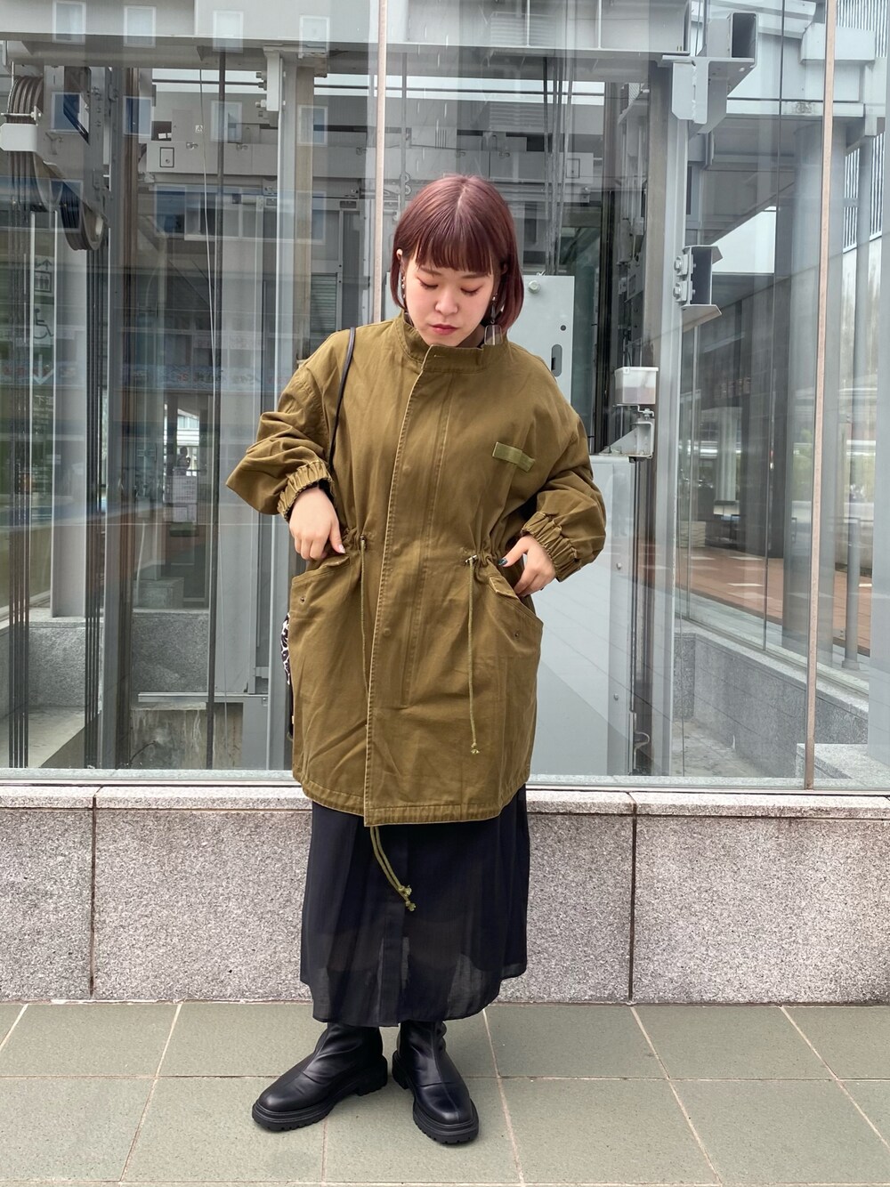 「秋服、モッズコート、カーキ、カジュアル、低身長、ブーツスタイル、オトナカジュアル、ボブ、秋アウター」｜「CAPRICIEUX LE'MAGEのモッズコート（モッズコート、グリーン系）」を使った、piiiii_lemageさん（レディース・153cm）の秋コーディネートの1枚目の写真