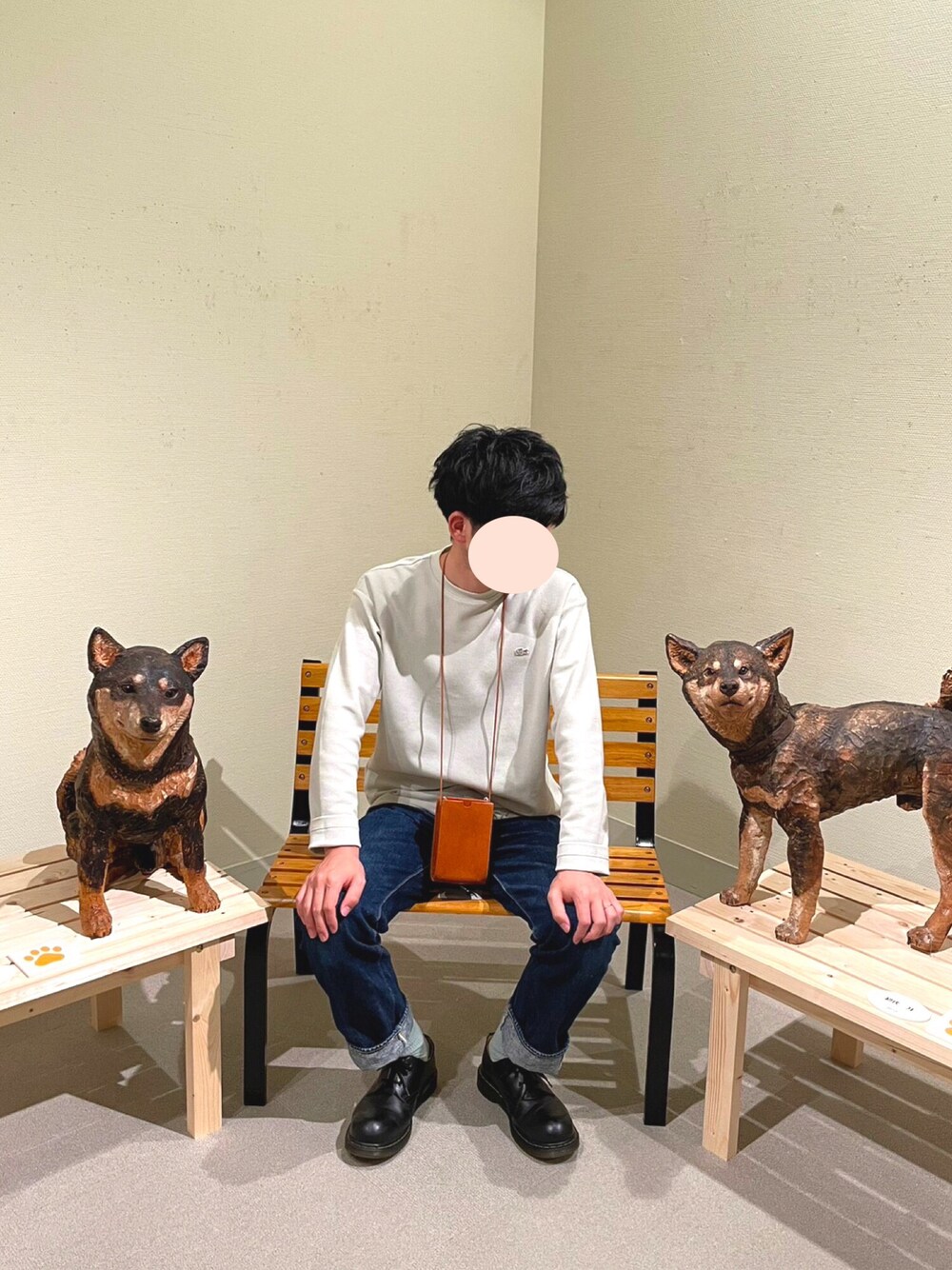 「秋服まるっと大公開、秋服準備はじめました、秋コーデ、休日スタイル、お出かけコーデ、シンプルコーデ、デニム、秋のコーデ、ゆるコーデ、LACOSTE、Dr.Martens、デニムパンツ」｜「LACOSTEの【別注】 ＜LACOSTE（ラコステ）＞ 1TONE LONG SLEEVE TEE/カットソー ：（Tシャツ/カットソー、グレー系）」を使った、ぺいぺいさん（メンズ・173cm）の秋コーディネートの1枚目の写真