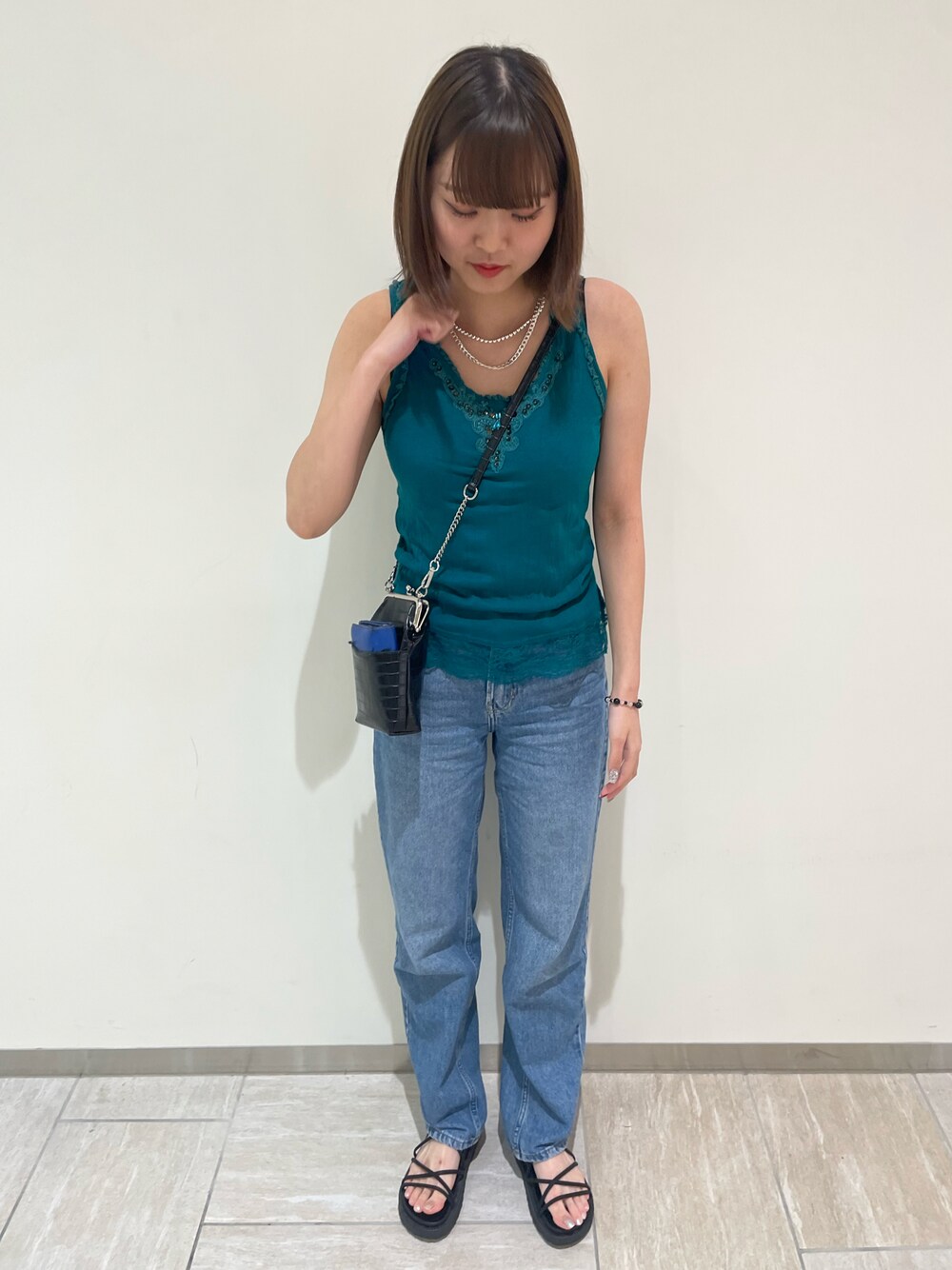 「H&Mのアイテム（デニムパンツ、ブルー系）」を使った、ᴹᴬᴿᴼᴺさん（レディース・160cm）の冬コーディネートの1枚目の写真