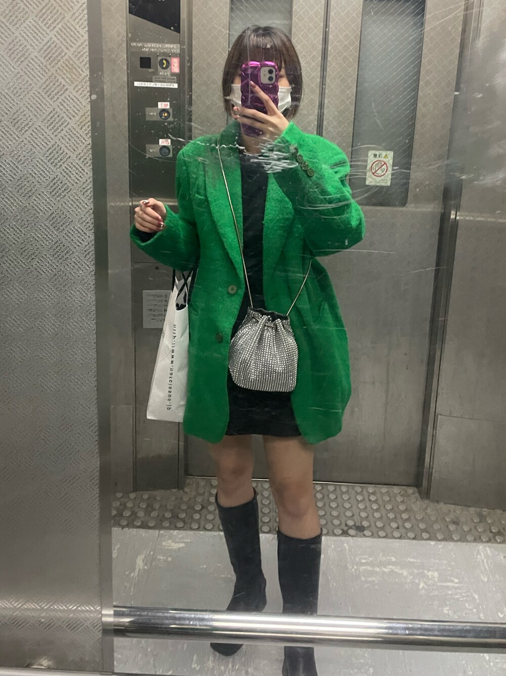「緑」｜「SHEINのアイテム（バッグ、シルバー系）」を使った、ᴹᴬᴿᴼᴺさん（レディース・160cm）の冬コーディネートの1枚目の写真