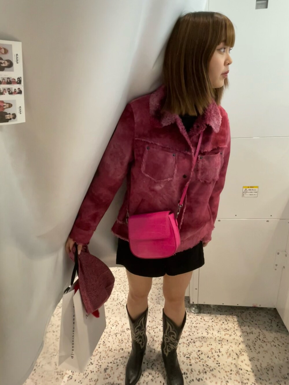 「ウエスタンブーツ、ピンク」｜「SHEINのアイテム（ブーツ、ブラック系）」を使った、ᴹᴬᴿᴼᴺさん（レディース・160cm）の冬コーディネートの1枚目の写真