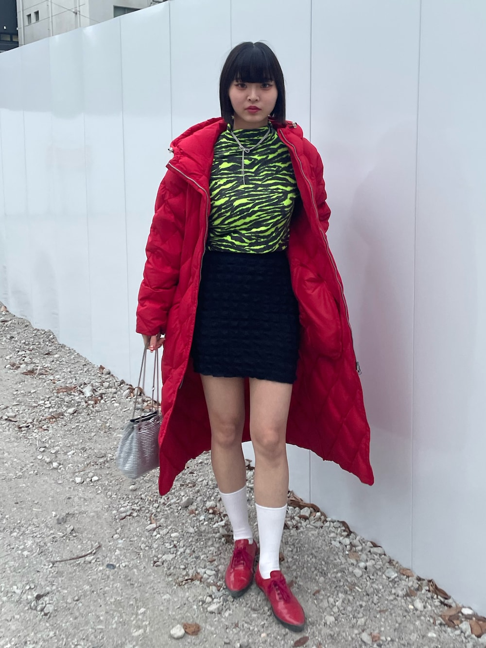 「赤ダウン、赤」｜「SHEINのアイテム（バッグ、シルバー系）」を使った、ᴹᴬᴿᴼᴺさん（レディース・160cm）の冬コーディネートの1枚目の写真