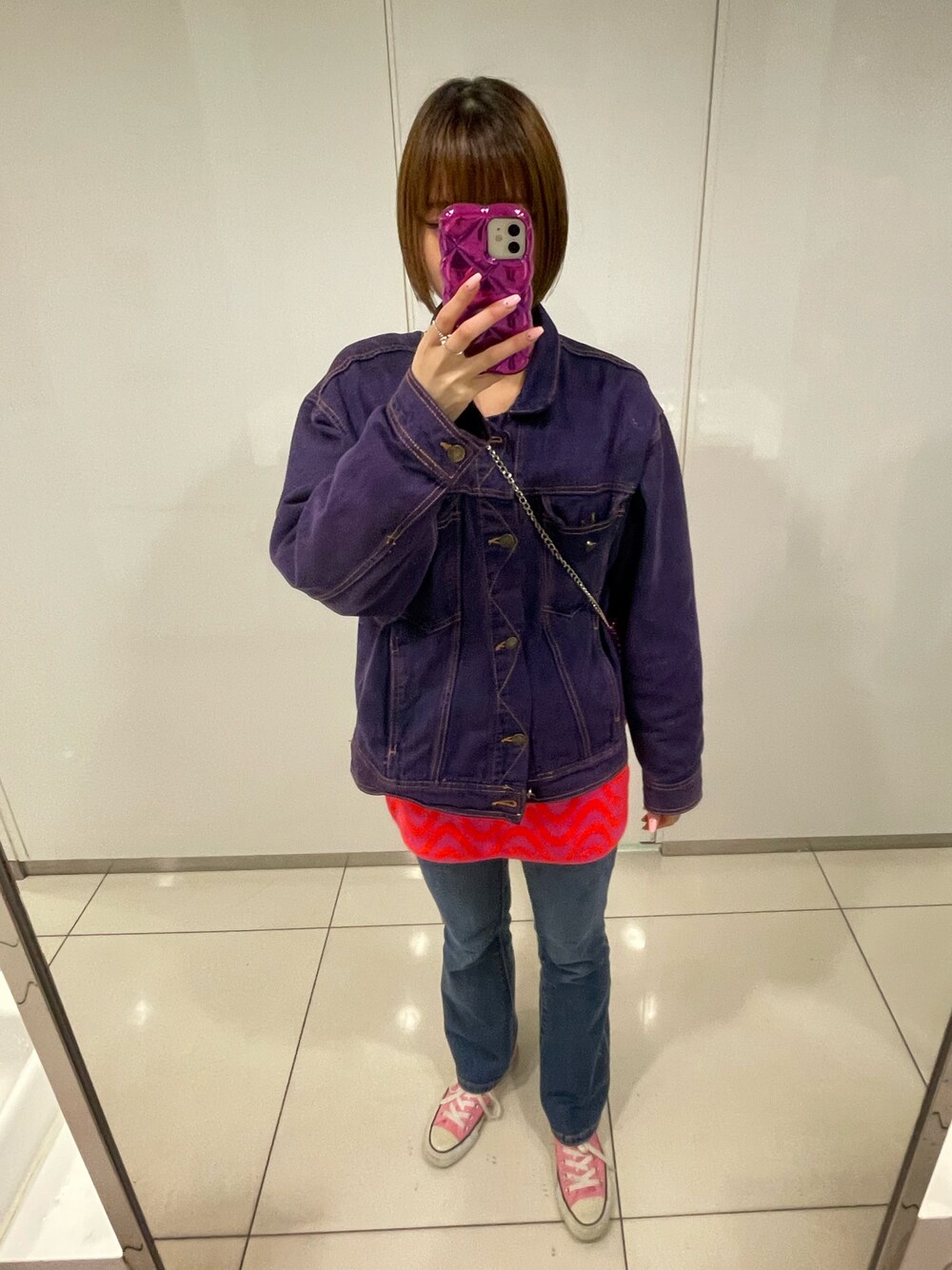 「デニム、デニムオンデニム、ピンク、ニット、コンバース、レイヤード、レイヤードスタイル」｜「CONVERSEの【CONVERSE/コンバース】ALL STAR J OX：スニーカー（スニーカー、ピンク系）」を使った、ᴹᴬᴿᴼᴺさん（レディース・160cm）の冬コーディネートの1枚目の写真