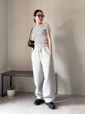 「サングラス」｜「アイテム（スウェットパンツ）」を使った、ひなさん（レディース・165cm）の夏コーディネート