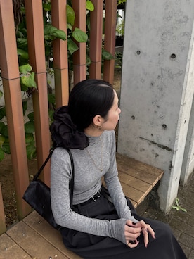 「アイテム（シュシュ）」を使った、ひなさん（レディース・165cm）の秋コーディネート