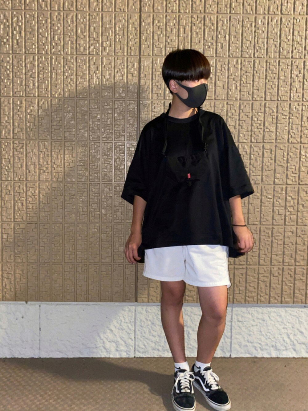 「モノトーンコーデ、カジュアル、低身長」｜「VANSのVANS ヴァンズ OLD SKOOL DX オールドスクール DX V36CL+ BLACK（スニーカー、ブラック系）」を使った、KOさん（レディース・155cm）の夏コーディネートの1枚目の写真