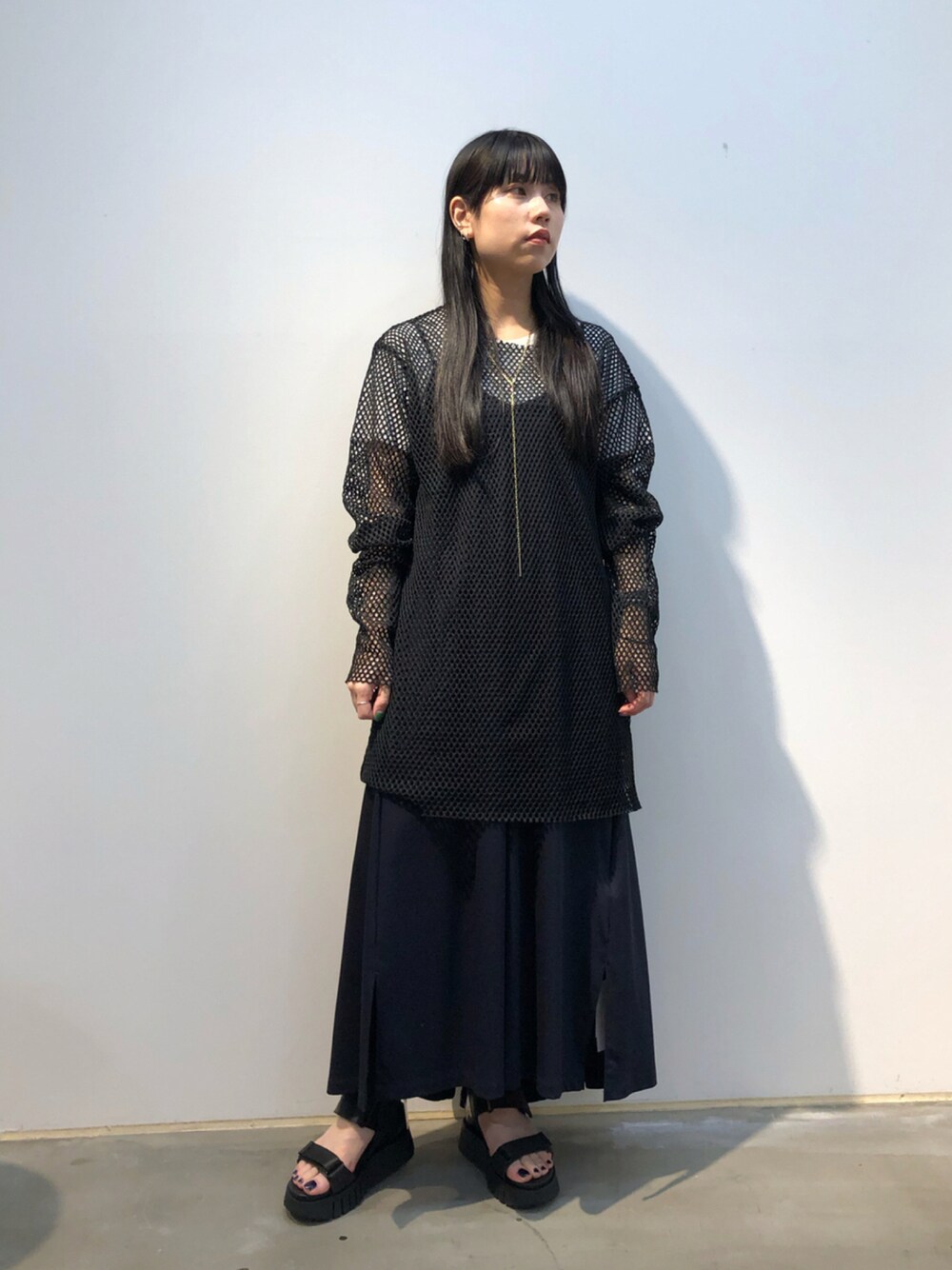 「COOLなこのコが仲間入り、シンプル、オトナカジュアル、夏、ゆるコーデ、キレイめカジュアル、厚底サンダル、モノトーンコーデ、低身長、低身長コーデ」｜「UNITED NUDEのUNITED NUDE “DELTA RUN”サンダル（サンダル、ブラック系）」を使った、ホリユキノさん（レディース・154cm）の夏コーディネートの1枚目の写真