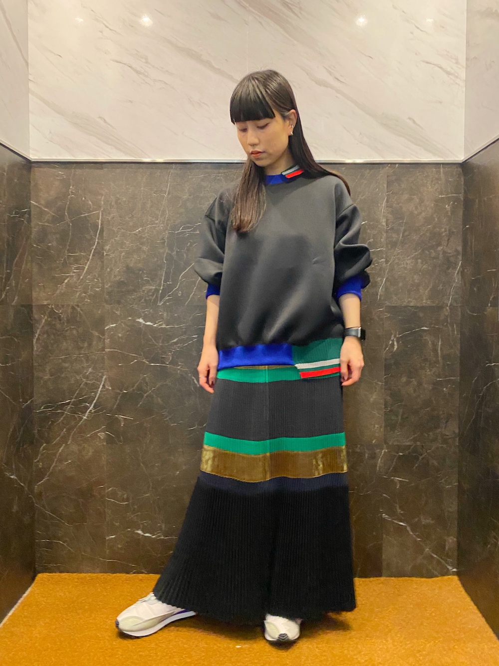 「オトナカジュアル、リラックススタイル、秋のコーデ、ゆるコーデ、オトナカワイイ、秋色、ロングスカート、モノトーン、低身長、黒、カジュアル、スウェット、プリーツスカート、モード、オトナ女子」｜「kolorのアイテム（トップス、ブラック系）」を使った、ホリユキノさん（レディース・154cm）の夏コーディネートの1枚目の写真